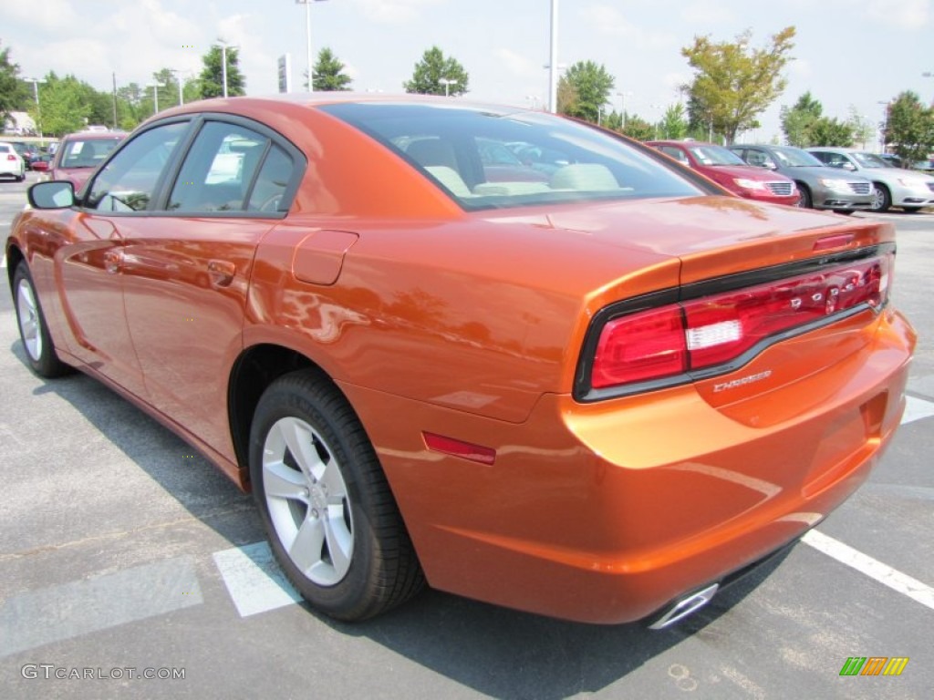 2011 Charger SE - Toxic Orange Pearl / Black/Light Frost Beige photo #2