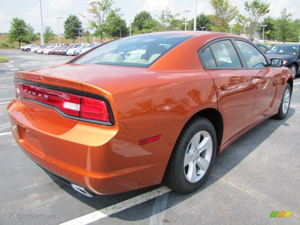 2011 Charger SE - Toxic Orange Pearl / Black/Light Frost Beige photo #3