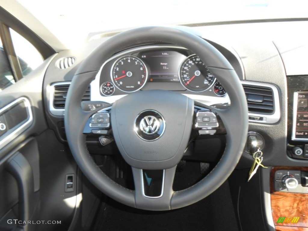 2013 Volkswagen Touareg VR6 FSI Lux 4XMotion Steering Wheel Photos