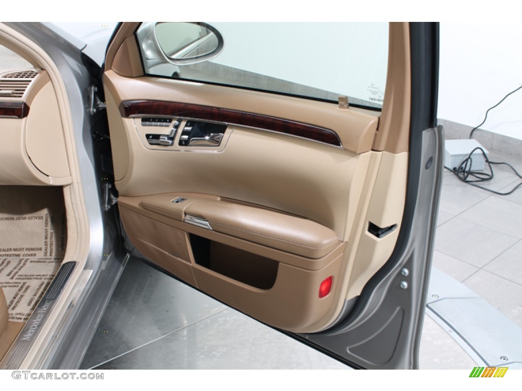 2007 Mercedes-Benz S 550 4Matic Sedan Cashmere/Savanna Door Panel Photo #78478253