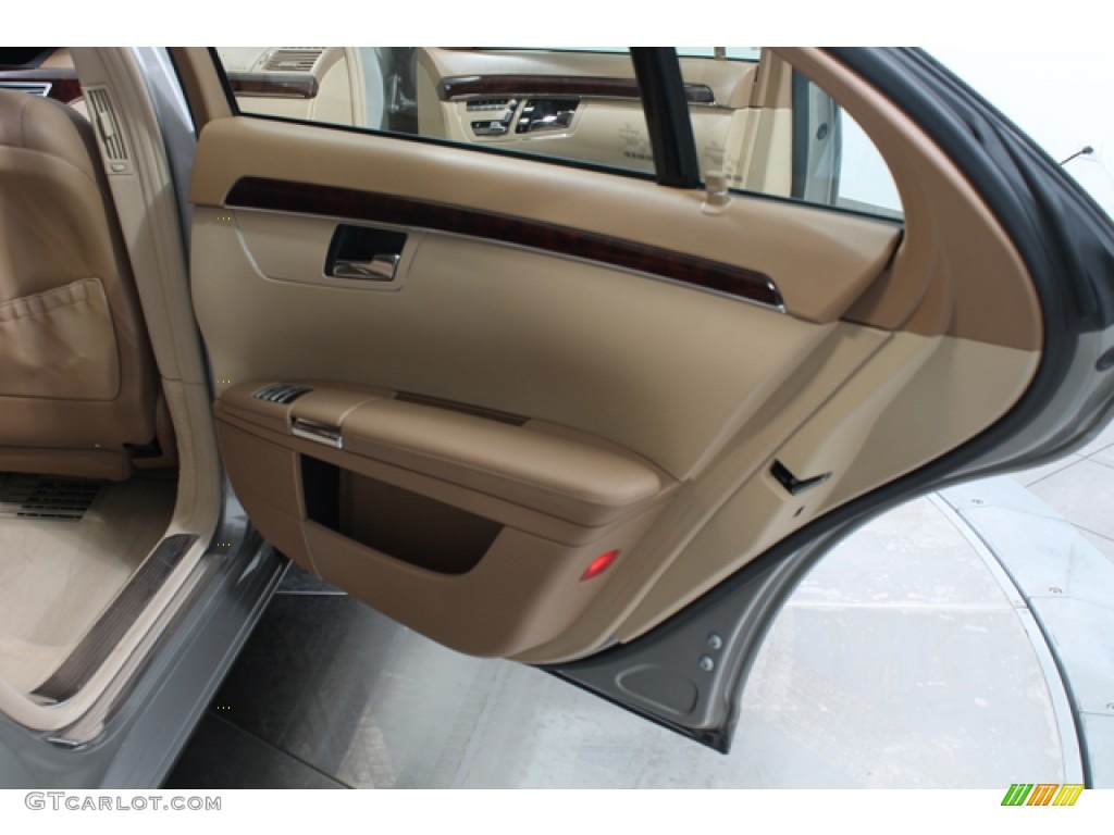 2007 Mercedes-Benz S 550 4Matic Sedan Cashmere/Savanna Door Panel Photo #78478262