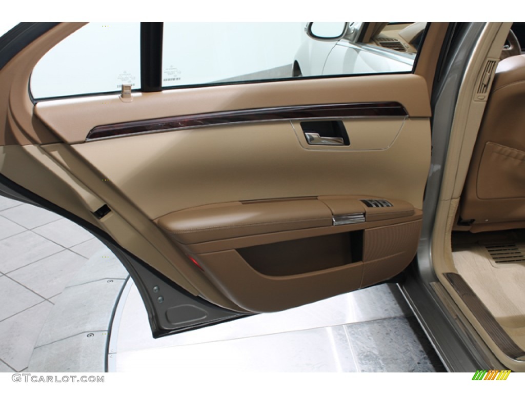 2007 Mercedes-Benz S 550 4Matic Sedan Cashmere/Savanna Door Panel Photo #78478274