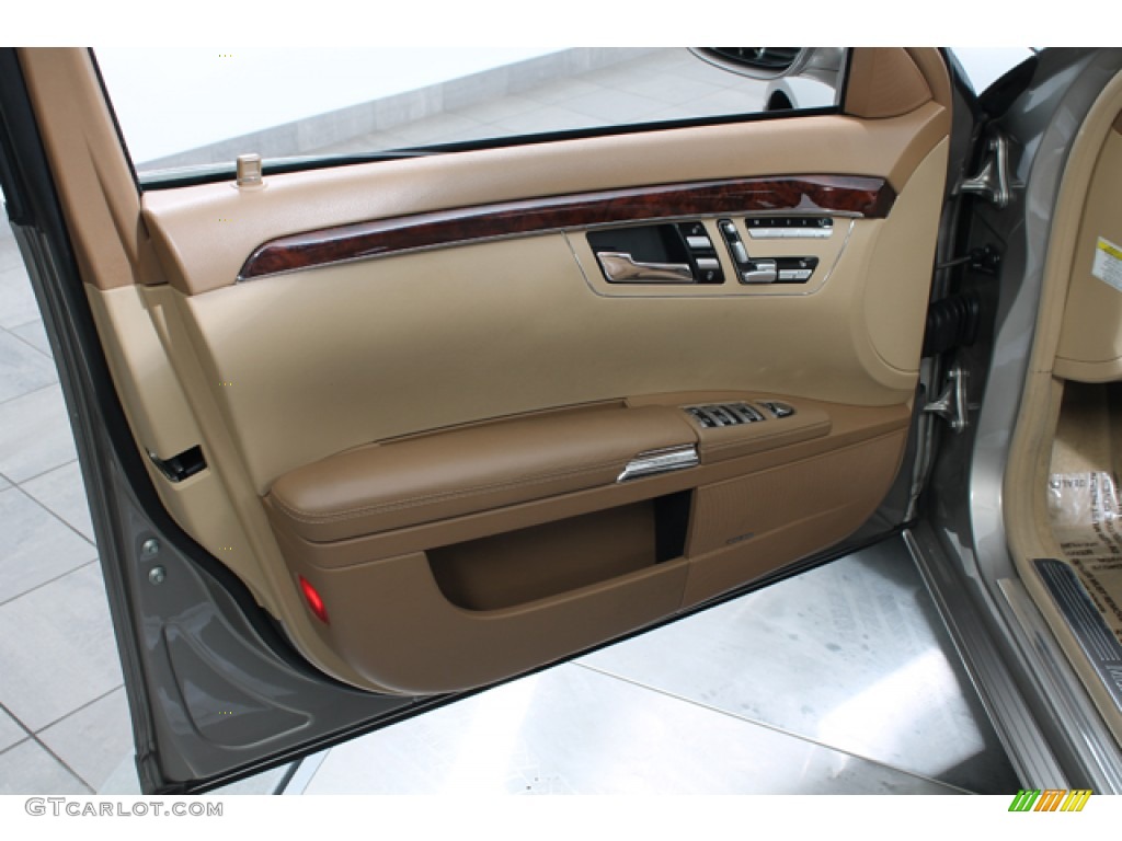 2007 Mercedes-Benz S 550 4Matic Sedan Cashmere/Savanna Door Panel Photo #78478289