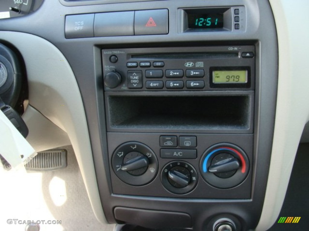 2002 Elantra GLS Sedan - Light Ocean Blue / Beige photo #14