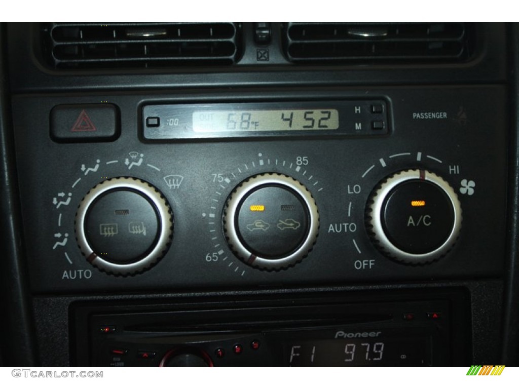 2005 Lexus IS 300 Controls Photos