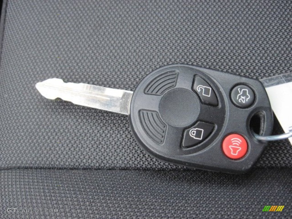 2011 Ford Escape XLT 4WD Keys Photos