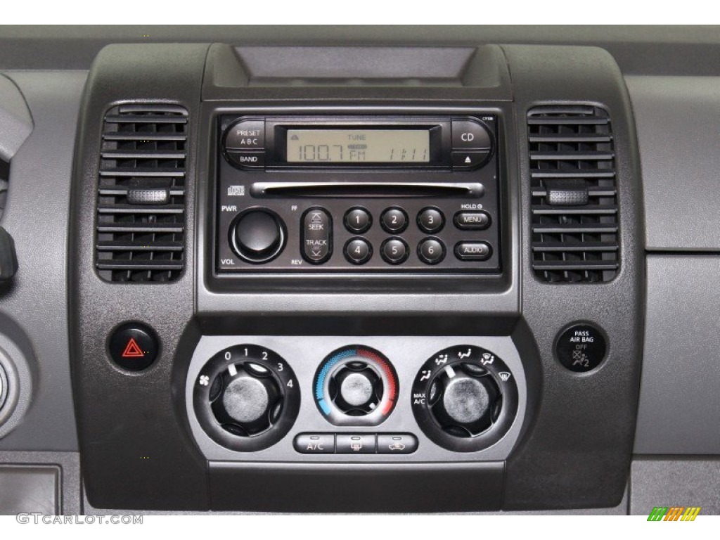 2007 Nissan Xterra S 4x4 Controls Photo #78483658