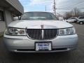 2001 Vibrant White Lincoln Town Car Signature  photo #2