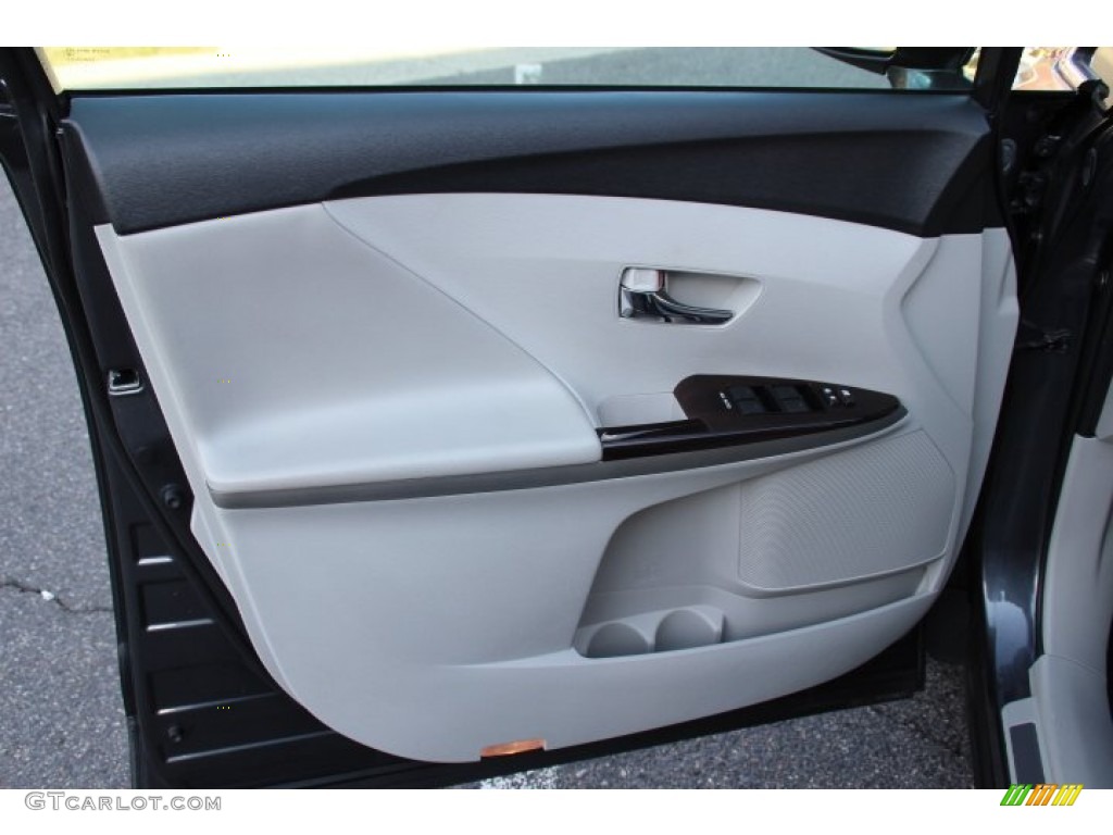 2010 Toyota Venza V6 Gray Door Panel Photo #78486587
