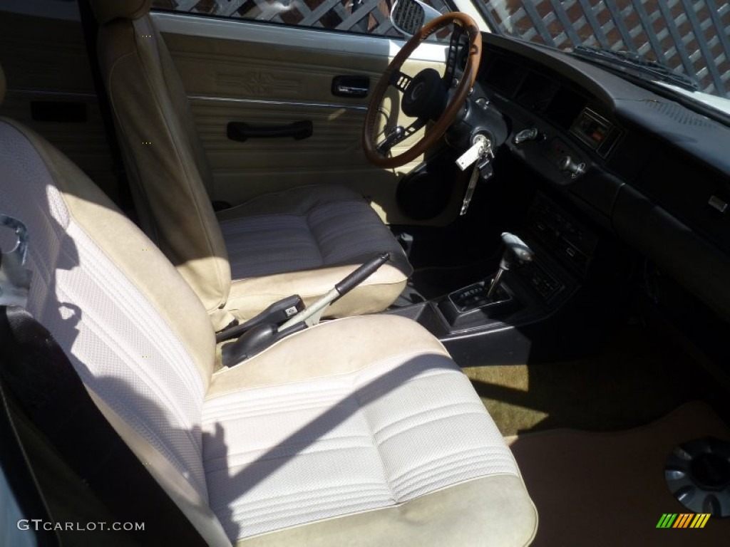 1977 B210 Hatchback - White / Beige photo #9