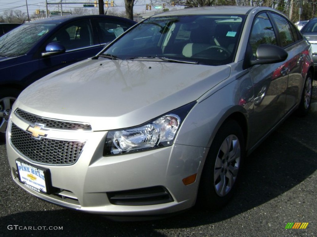 2013 Cruze LS - Champagne Silver Metallic / Jet Black/Medium Titanium photo #1