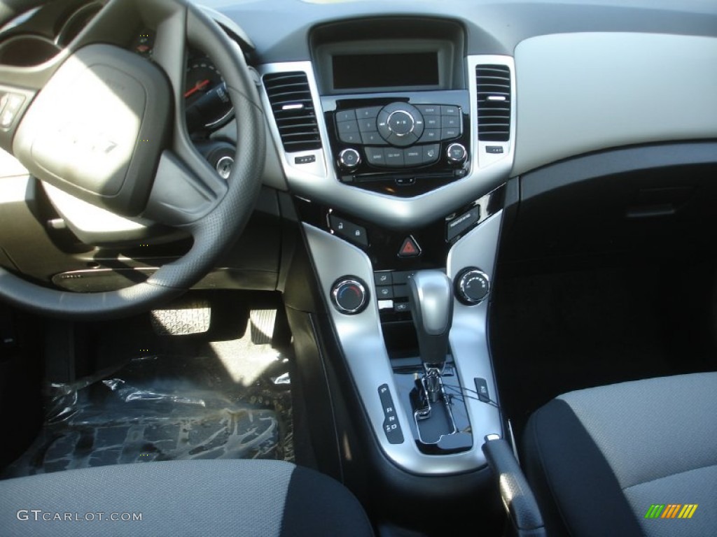 2013 Cruze LS - Blue Topaz Metallic / Jet Black/Medium Titanium photo #4