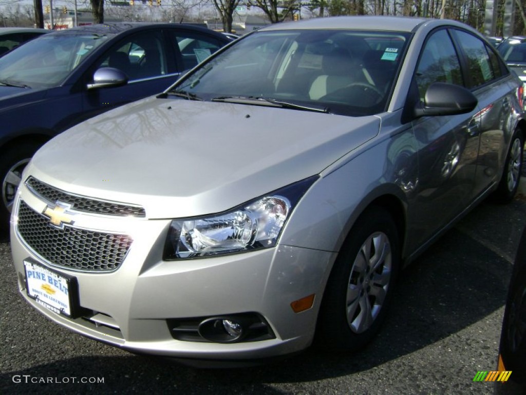 2013 Cruze LS - Champagne Silver Metallic / Jet Black/Medium Titanium photo #1