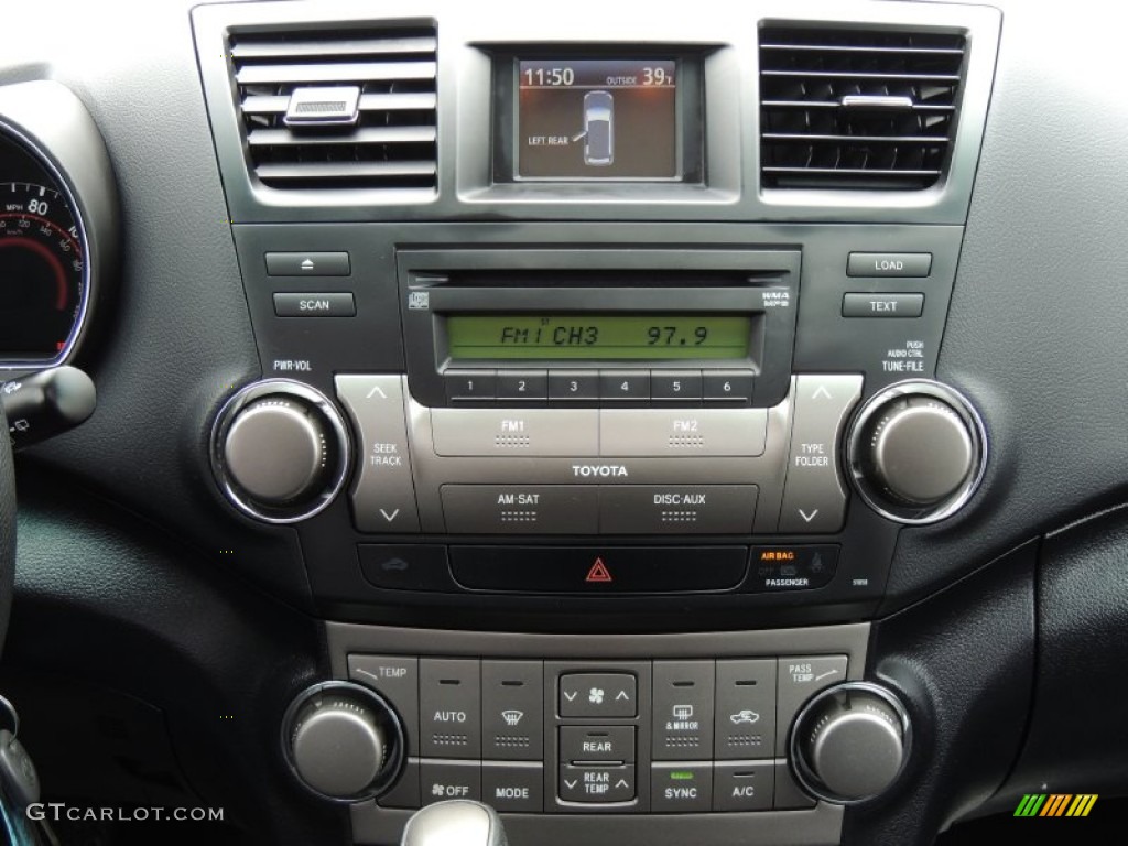 2010 Toyota Highlander SE 4WD Controls Photo #78491150