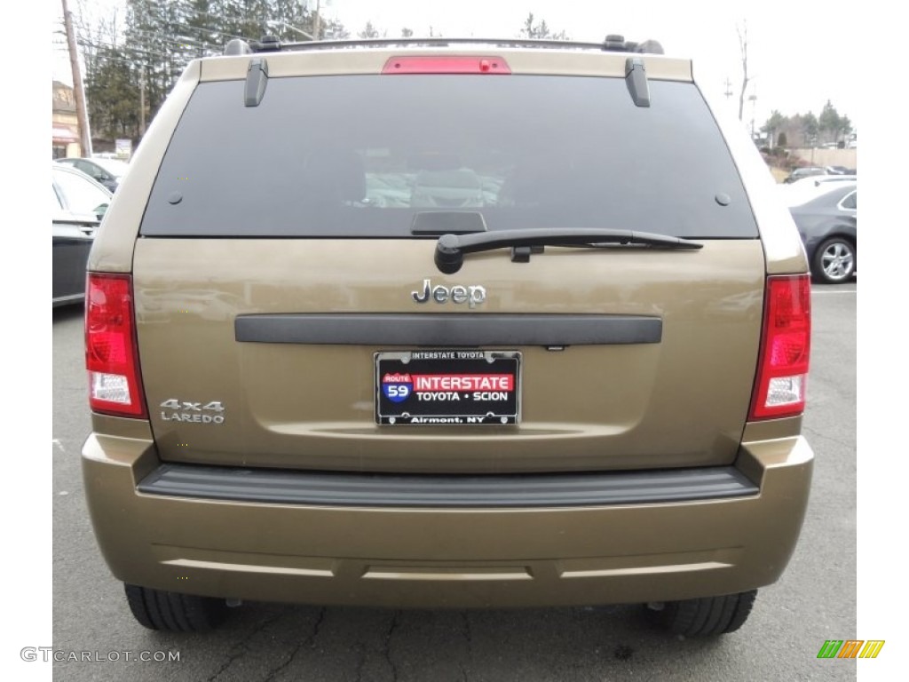 2009 Grand Cherokee Laredo 4x4 - Olive Green Metallic / Medium Slate Gray/Dark Slate Gray photo #5