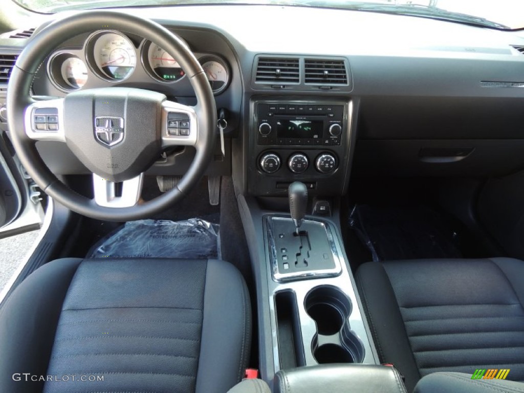 2011 Challenger SE - Bright White / Dark Slate Gray photo #16