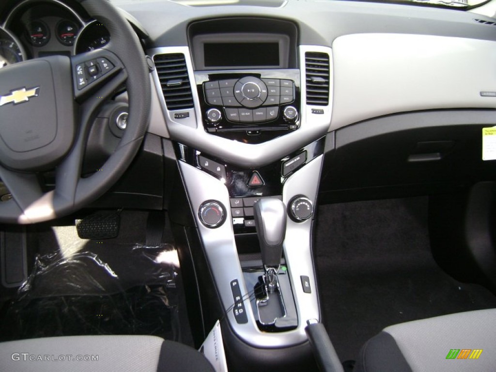 2013 Cruze LS - Summit White / Jet Black/Medium Titanium photo #4