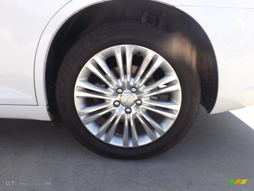 2012 Chrysler 300 C AWD Wheel Photos