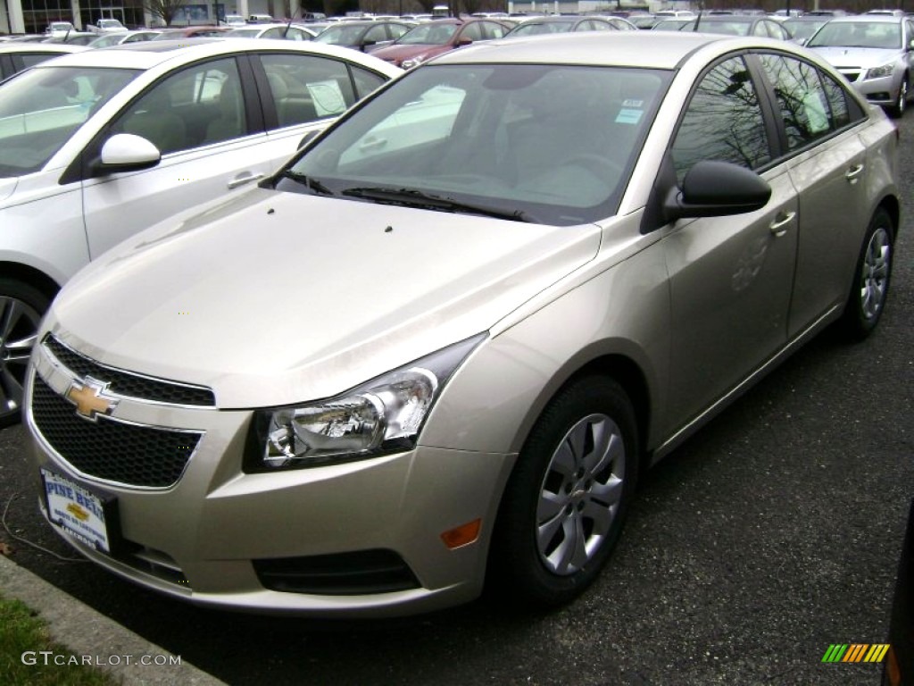 2013 Cruze LS - Champagne Silver Metallic / Jet Black/Medium Titanium photo #1