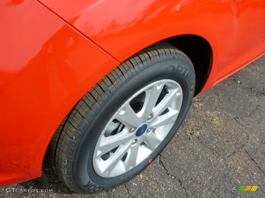 2013 Fiesta SE Sedan - Race Red / Charcoal Black photo #7