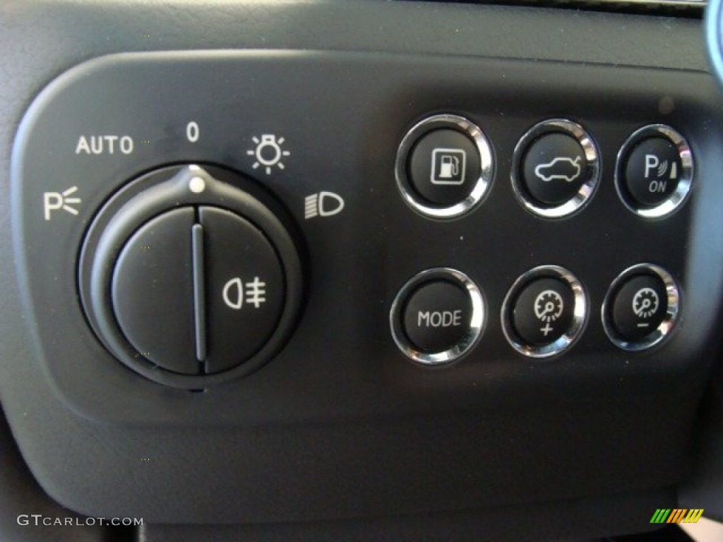 2013 Maserati GranTurismo Convertible GranCabrio Sport Controls Photo #78497751