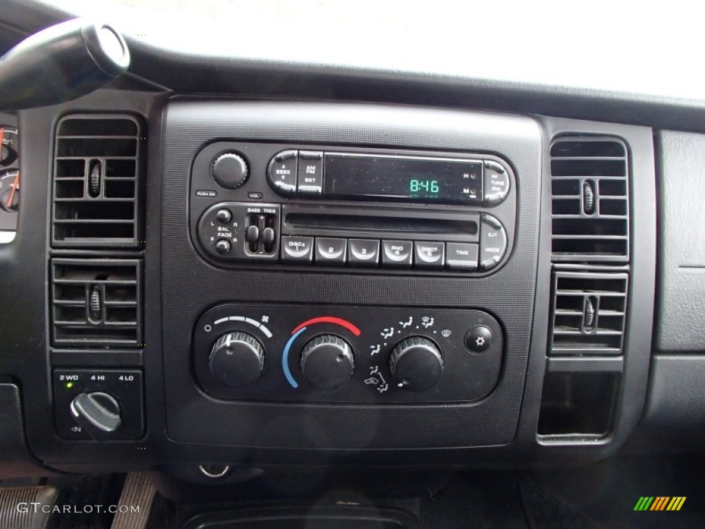 2004 Dakota SXT Quad Cab 4x4 - Flame Red / Dark Slate Gray photo #16