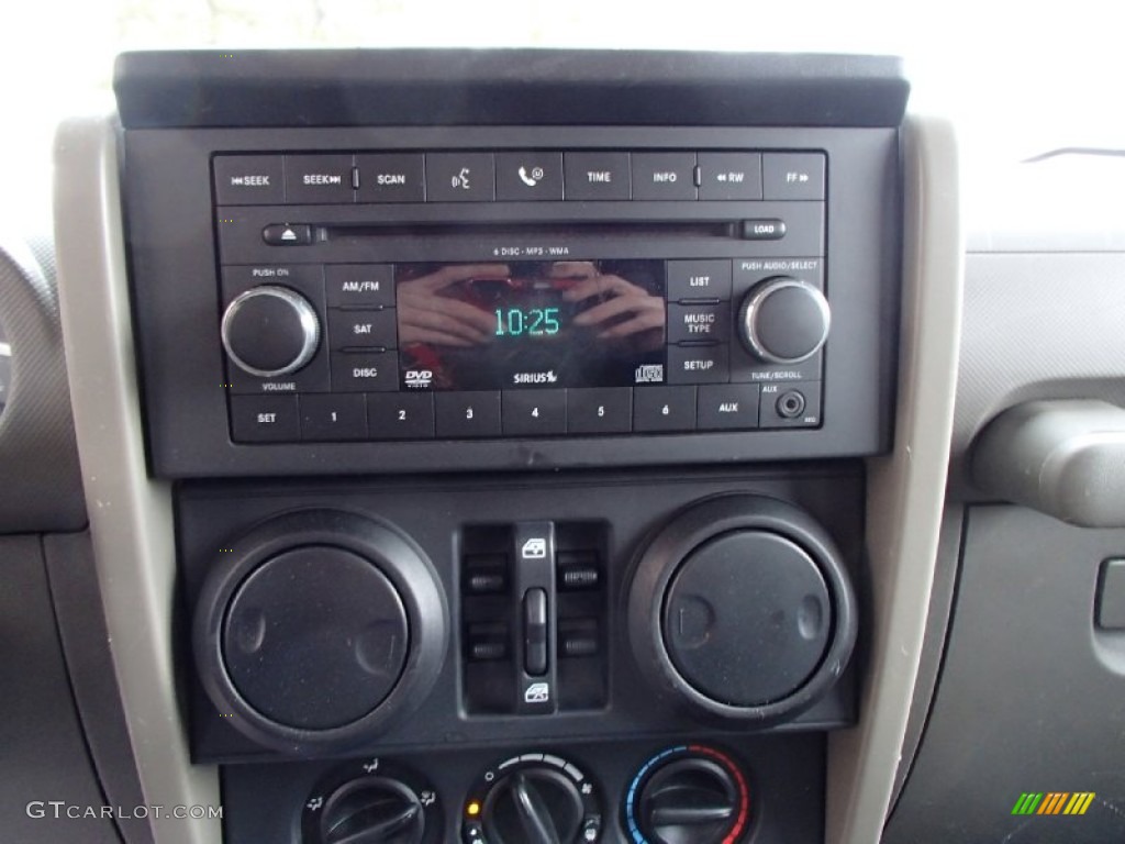 2007 Jeep Wrangler Unlimited Sahara 4x4 Controls Photo #78499469