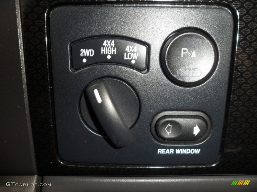2005 Ford F250 Super Duty Harley Davidson Crew Cab 4x4 Controls Photo #78500432