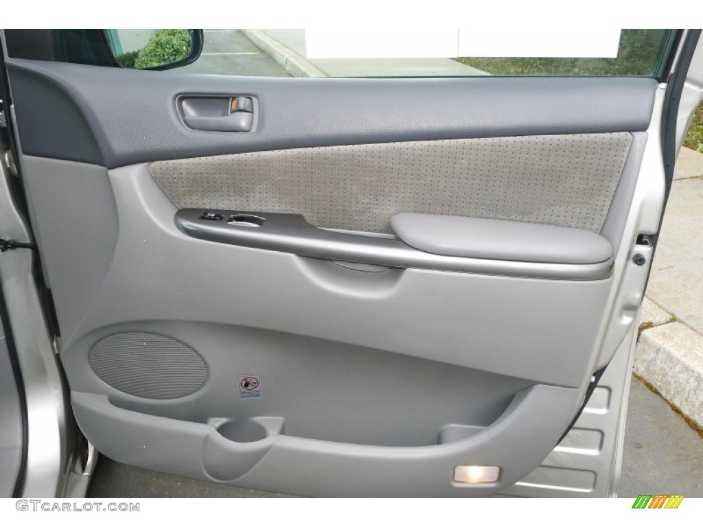 2009 Toyota Sienna LE Door Panel Photos