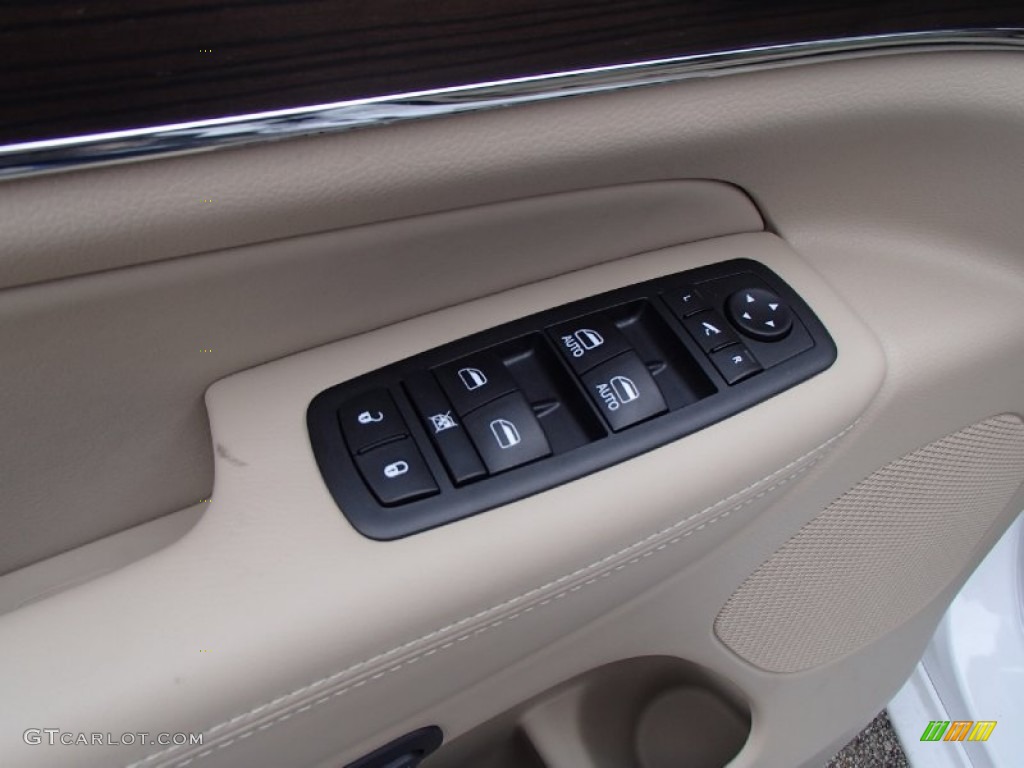 2014 Jeep Grand Cherokee Overland 4x4 Controls Photo #78502004