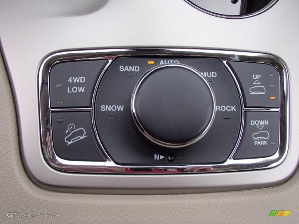 2014 Jeep Grand Cherokee Overland 4x4 Controls Photo #78502046