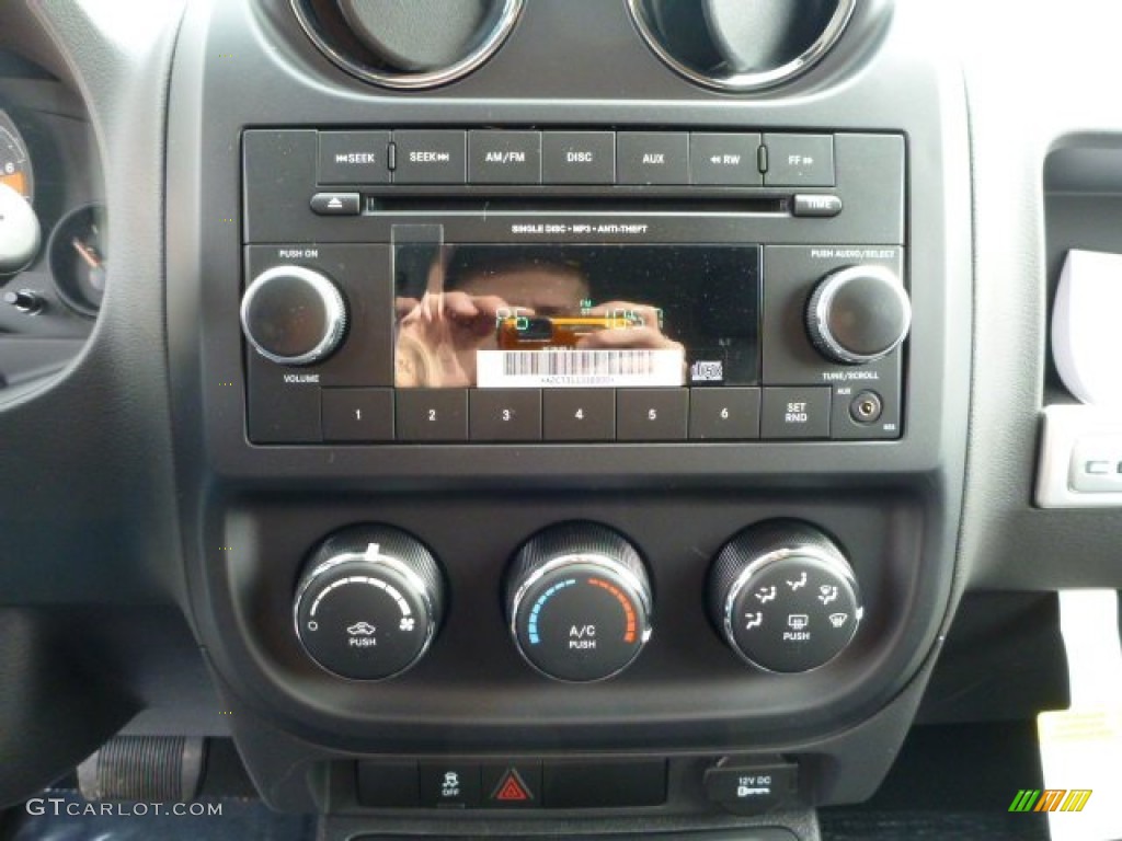 2014 Jeep Compass Sport 4x4 Controls Photo #78505052