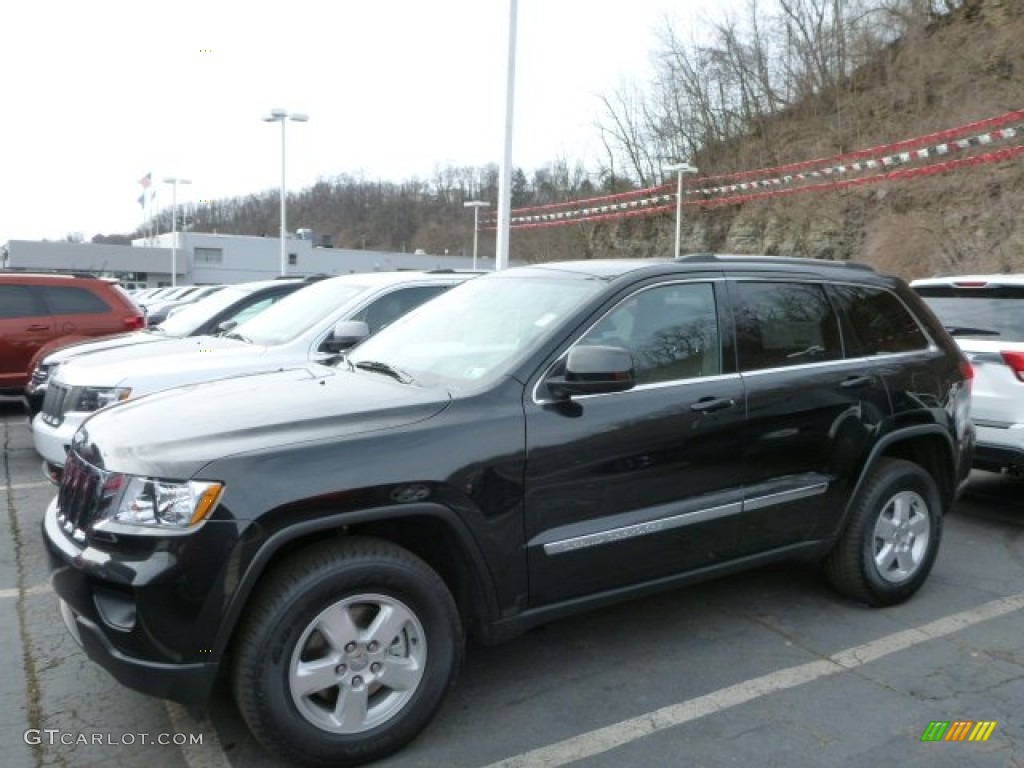 2013 Grand Cherokee Laredo 4x4 - Brilliant Black Crystal Pearl / Black photo #1