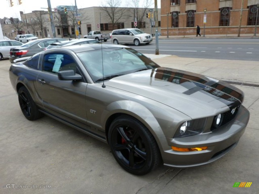 2005 Mustang GT Premium Coupe - Mineral Grey Metallic / Dark Charcoal photo #3