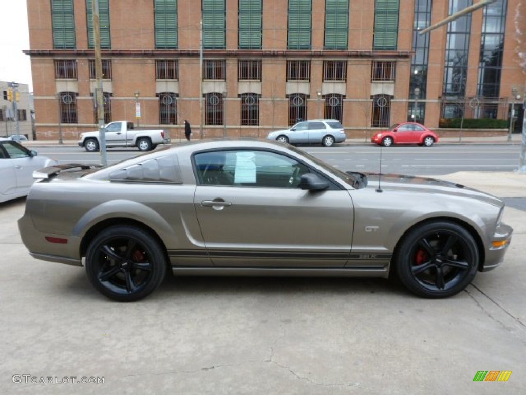 2005 Mustang GT Premium Coupe - Mineral Grey Metallic / Dark Charcoal photo #18