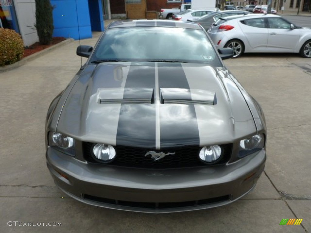 2005 Mustang GT Premium Coupe - Mineral Grey Metallic / Dark Charcoal photo #19