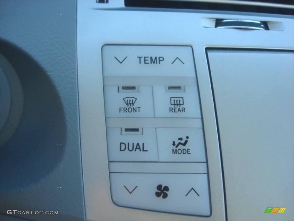 2010 Toyota Avalon XL Controls Photo #78513426