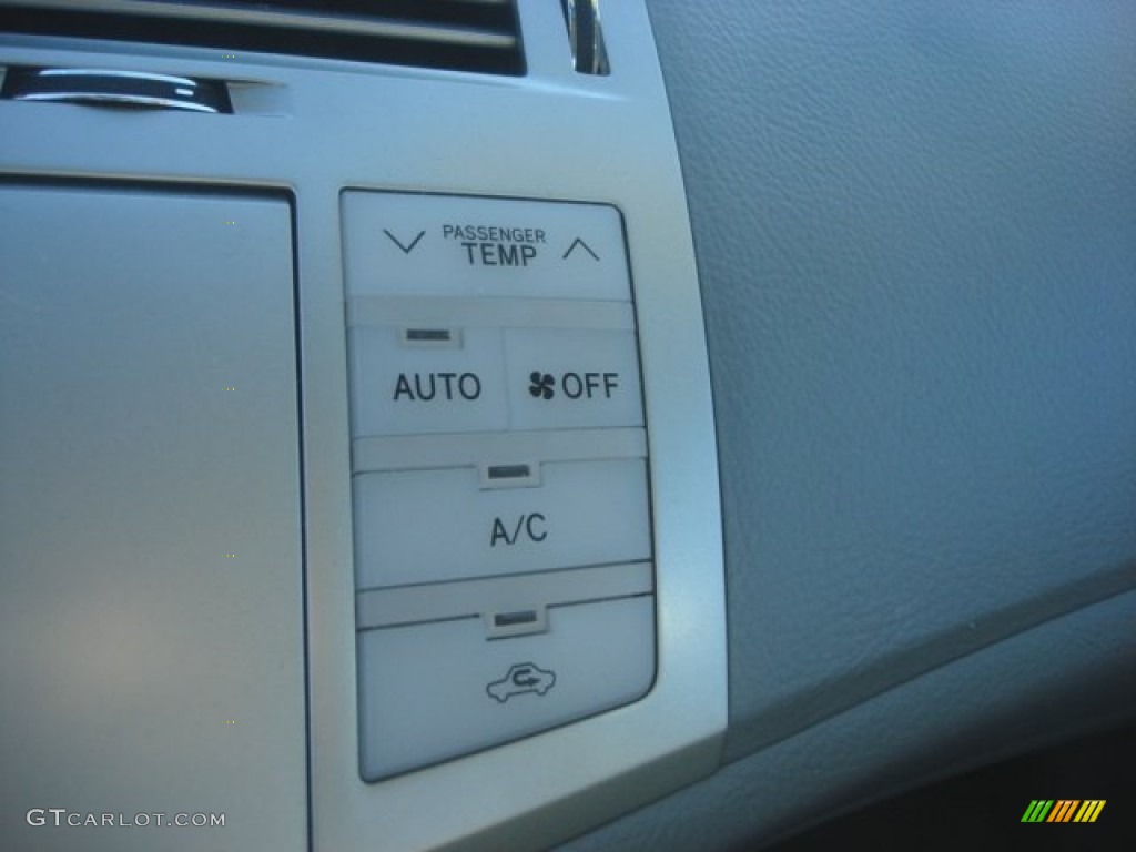 2010 Toyota Avalon XL Controls Photos