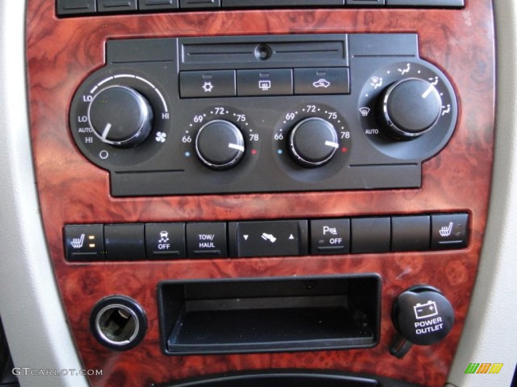 2006 Jeep Commander Limited Controls Photo #78516362