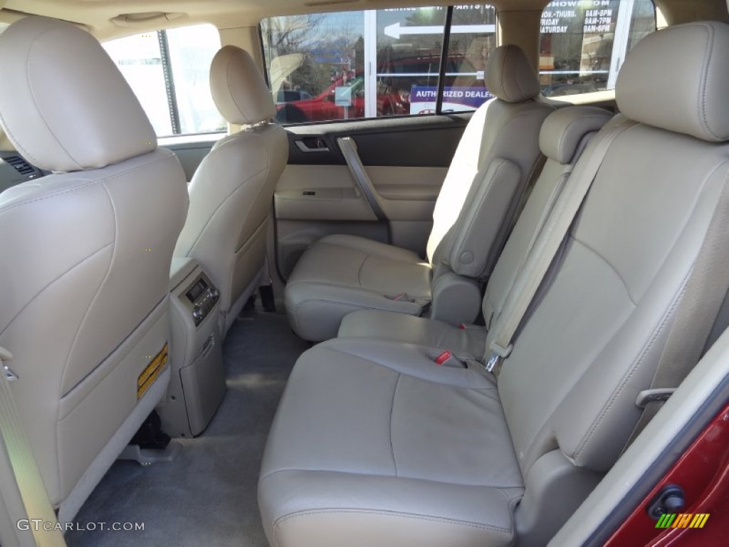 Sand Beige Interior 2011 Toyota Highlander SE 4WD Photo #78518517