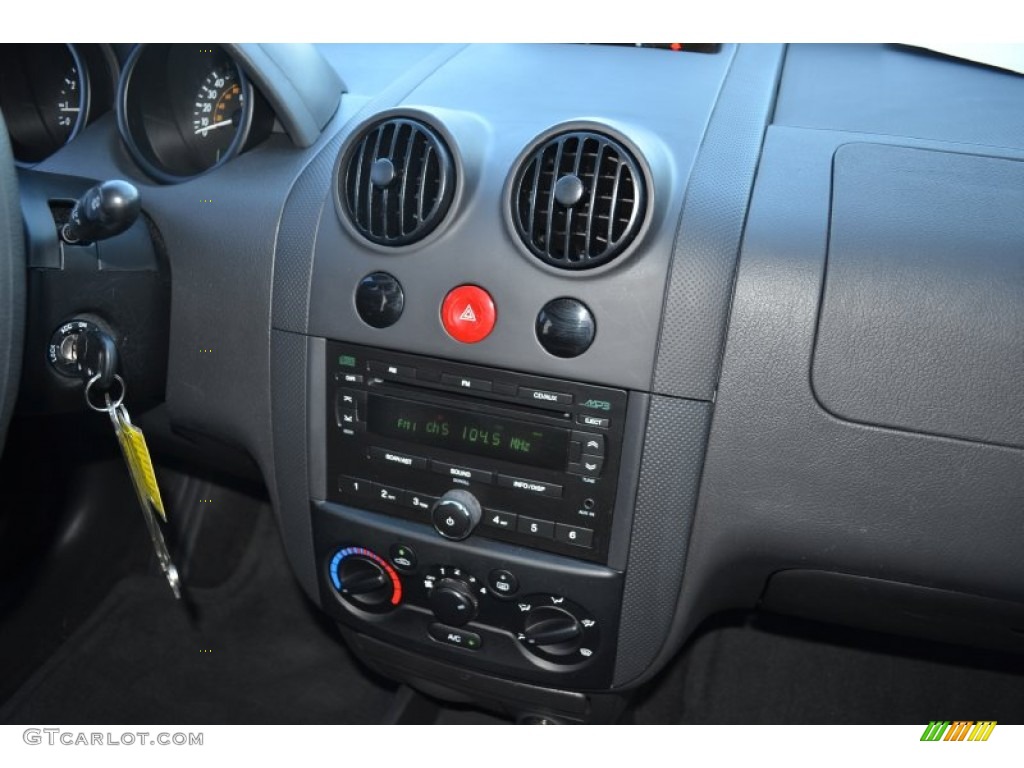 2007 Chevrolet Aveo 5 LS Hatchback Controls Photo #78529521