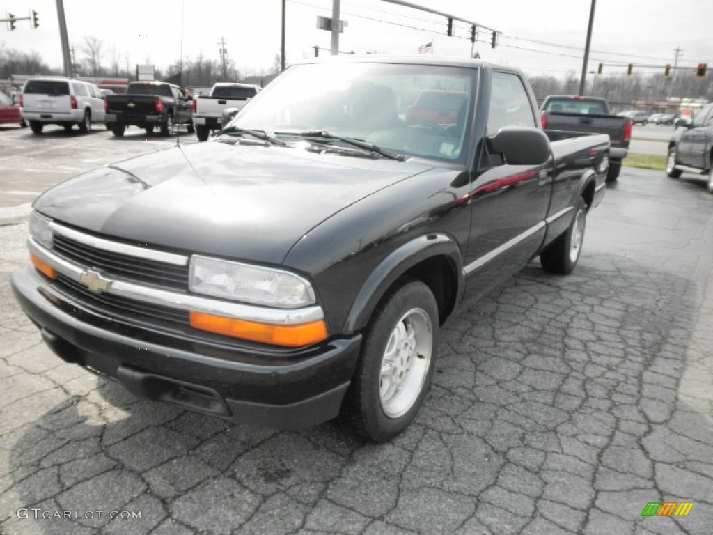 2003 S10 LS Regular Cab - Black Onyx / Graphite photo #3