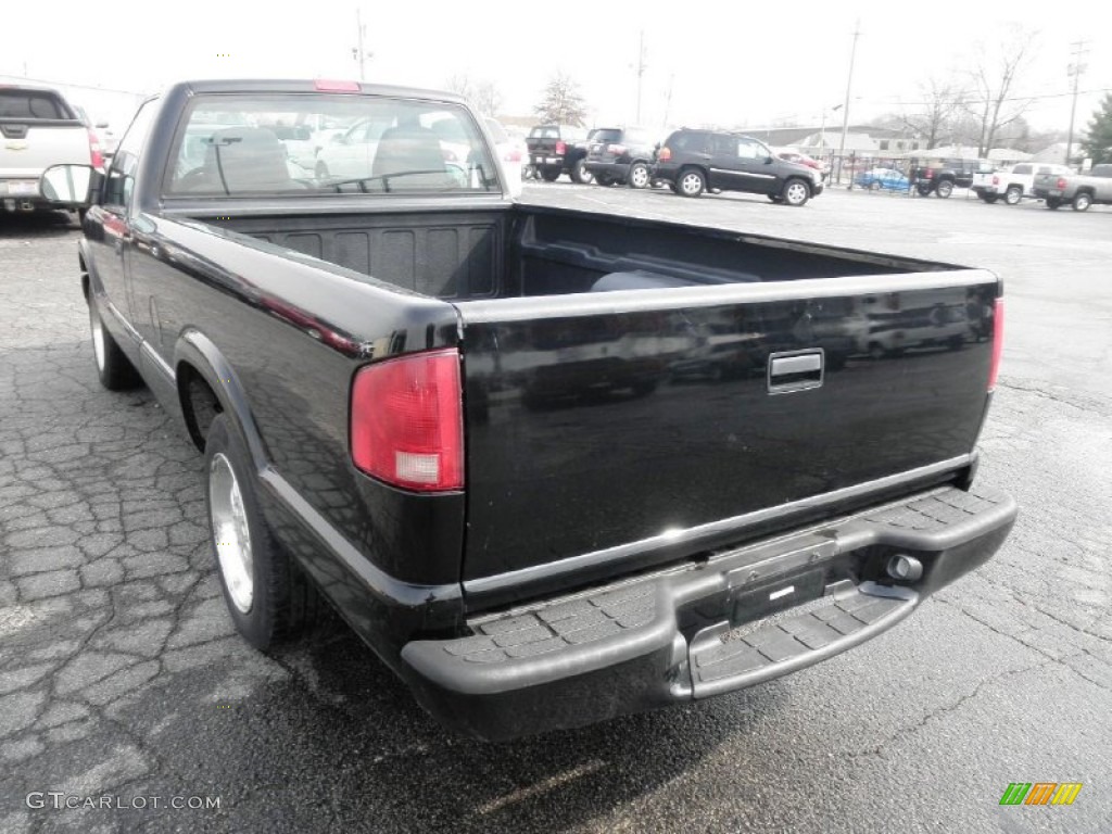 2003 S10 LS Regular Cab - Black Onyx / Graphite photo #13