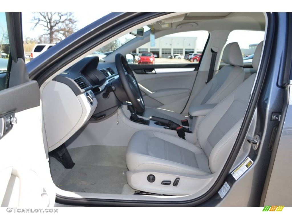 Moonrock Gray Interior 2013 Volkswagen Passat TDI SE Photo #78531579