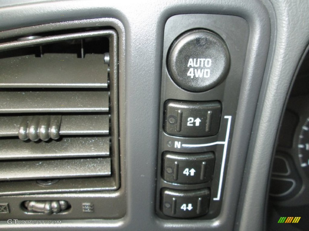 2004 GMC Yukon SLT 4x4 Controls Photo #78535782