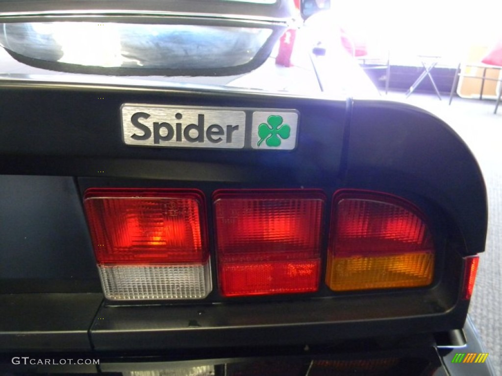 1987 Alfa Romeo Spider Quadrifoglio Marks and Logos Photo #78545019
