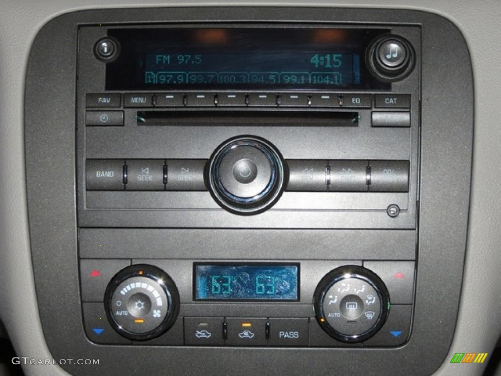 2008 Buick Lucerne CXL Controls Photo #78549629