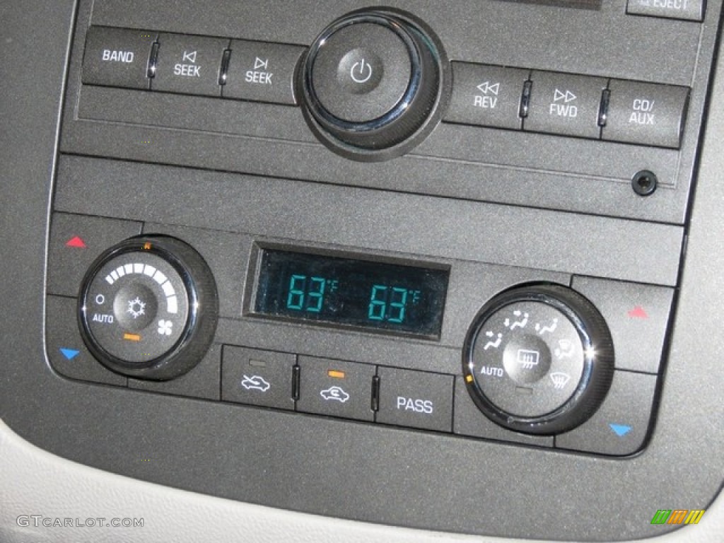 2008 Buick Lucerne CXL Controls Photos