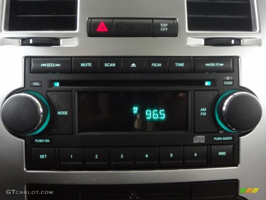2005 Chrysler 300 C HEMI Audio System Photos