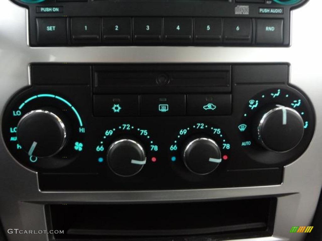 2005 Chrysler 300 C HEMI Controls Photo #78551513